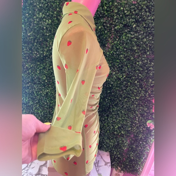 Strawberry print mesh dress - Picture 3 of 10